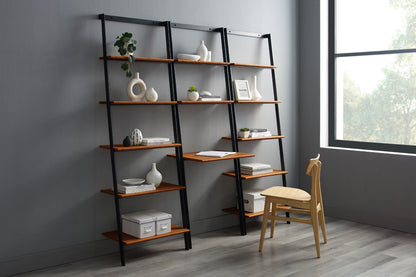 Studio Plus Leaning Desk