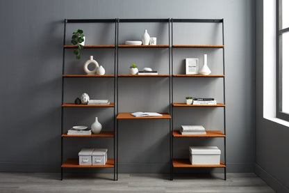Studio Plus Leaning Desk